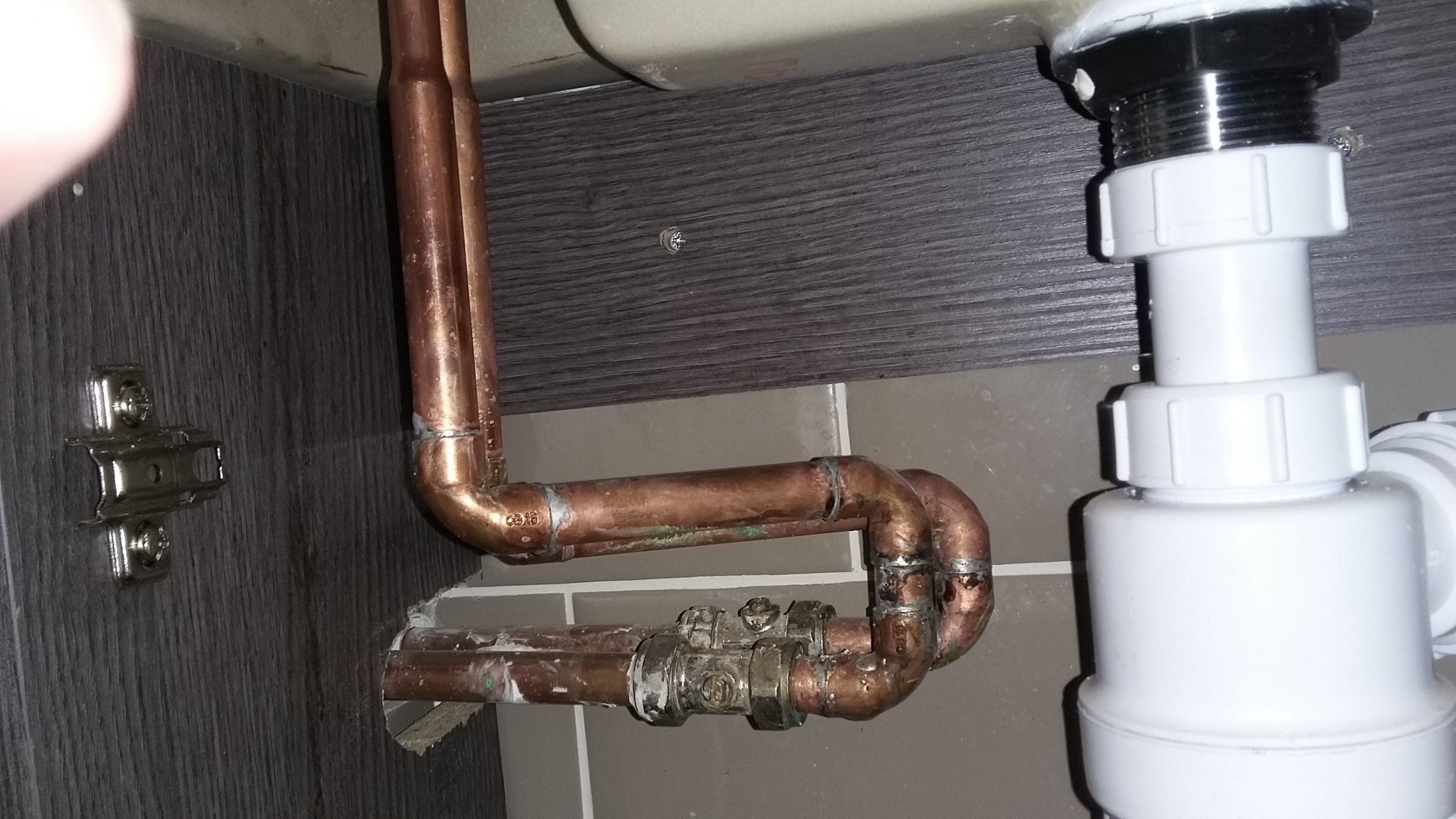 Is it normal to not use flexible hoses under sinks? DIYnot Forums