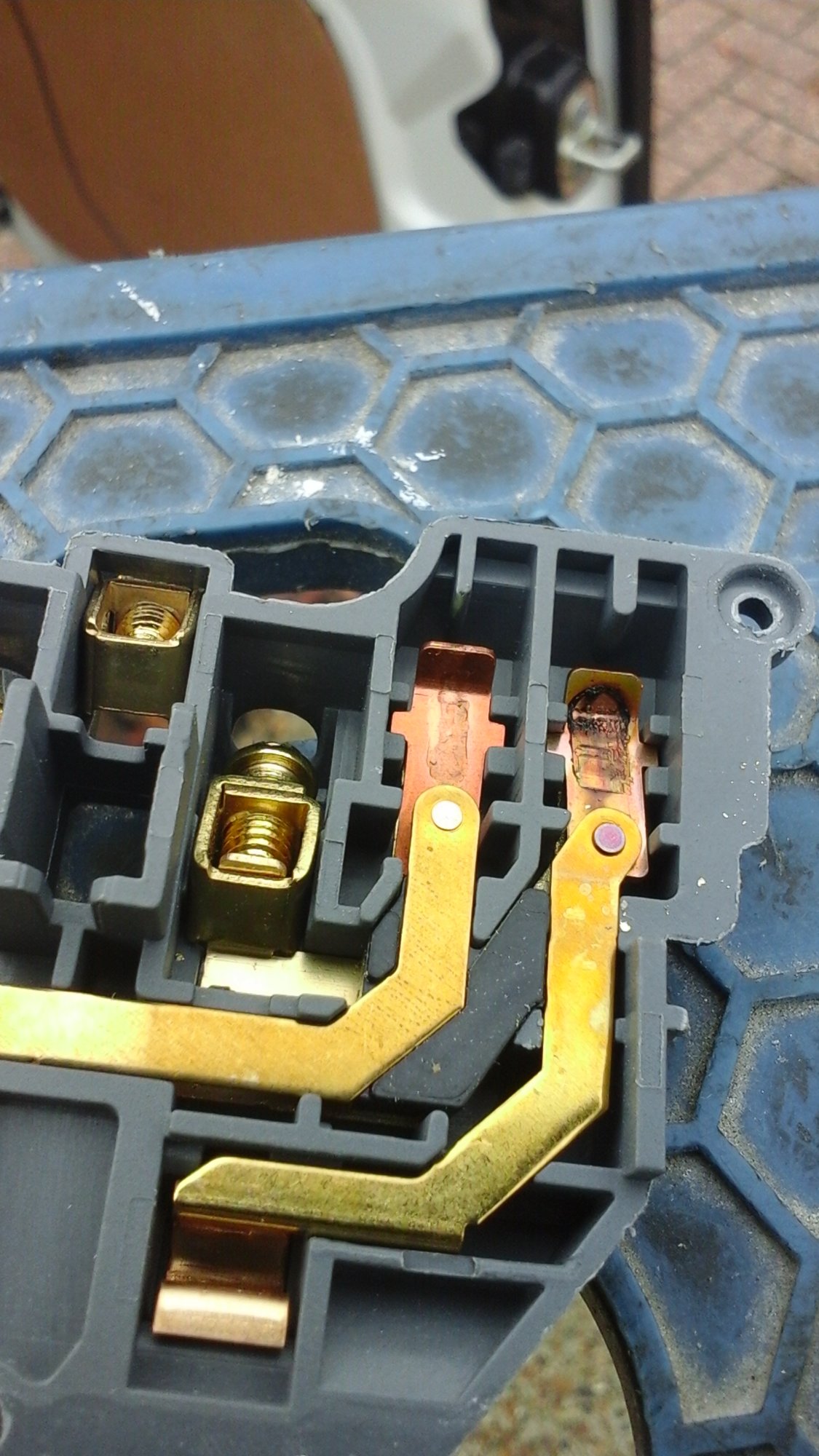 What causes socket switch to jam DIYnot Forums