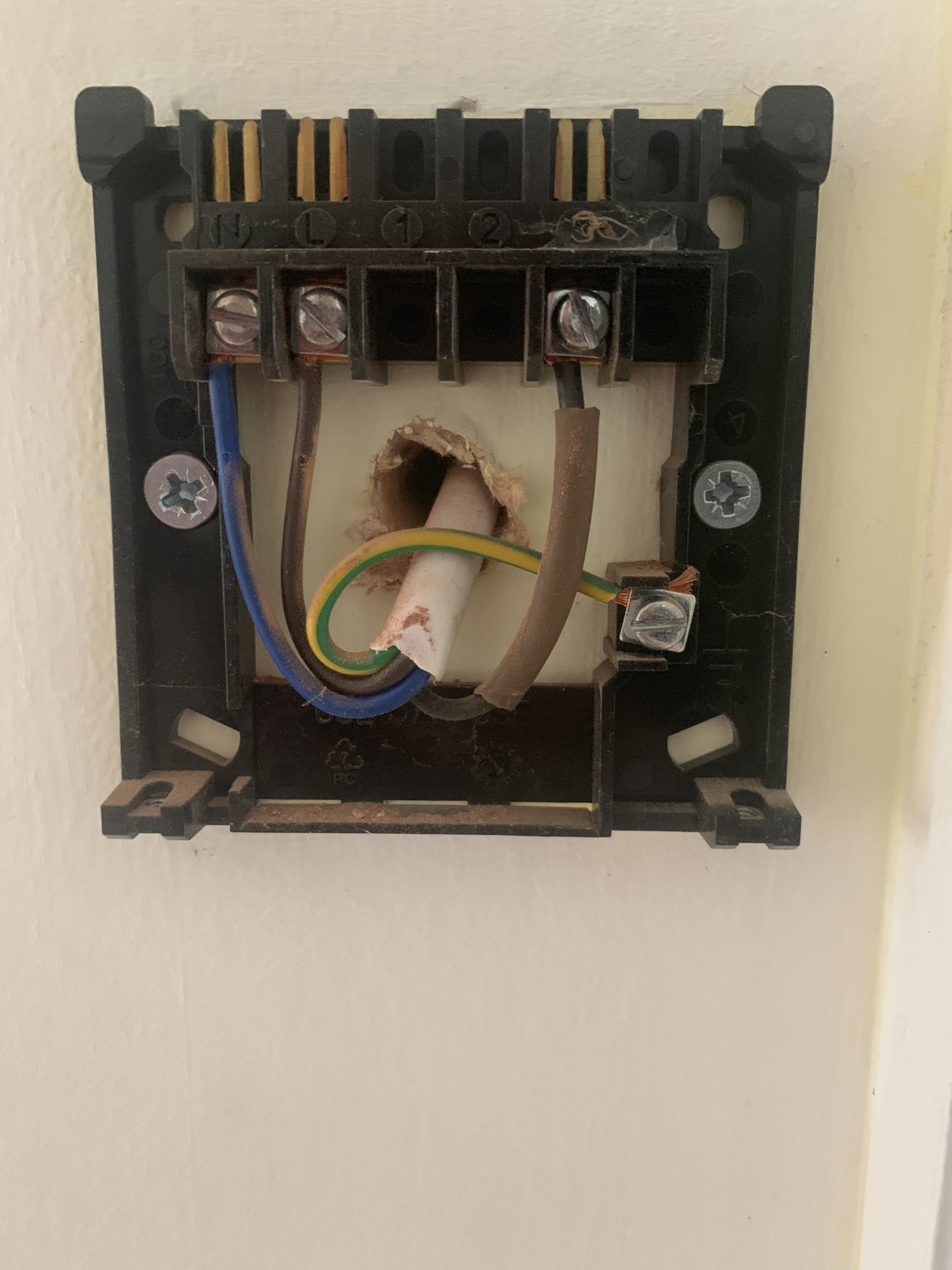 71E76B15-1F92-4C20-BDFA-E158D0002E14