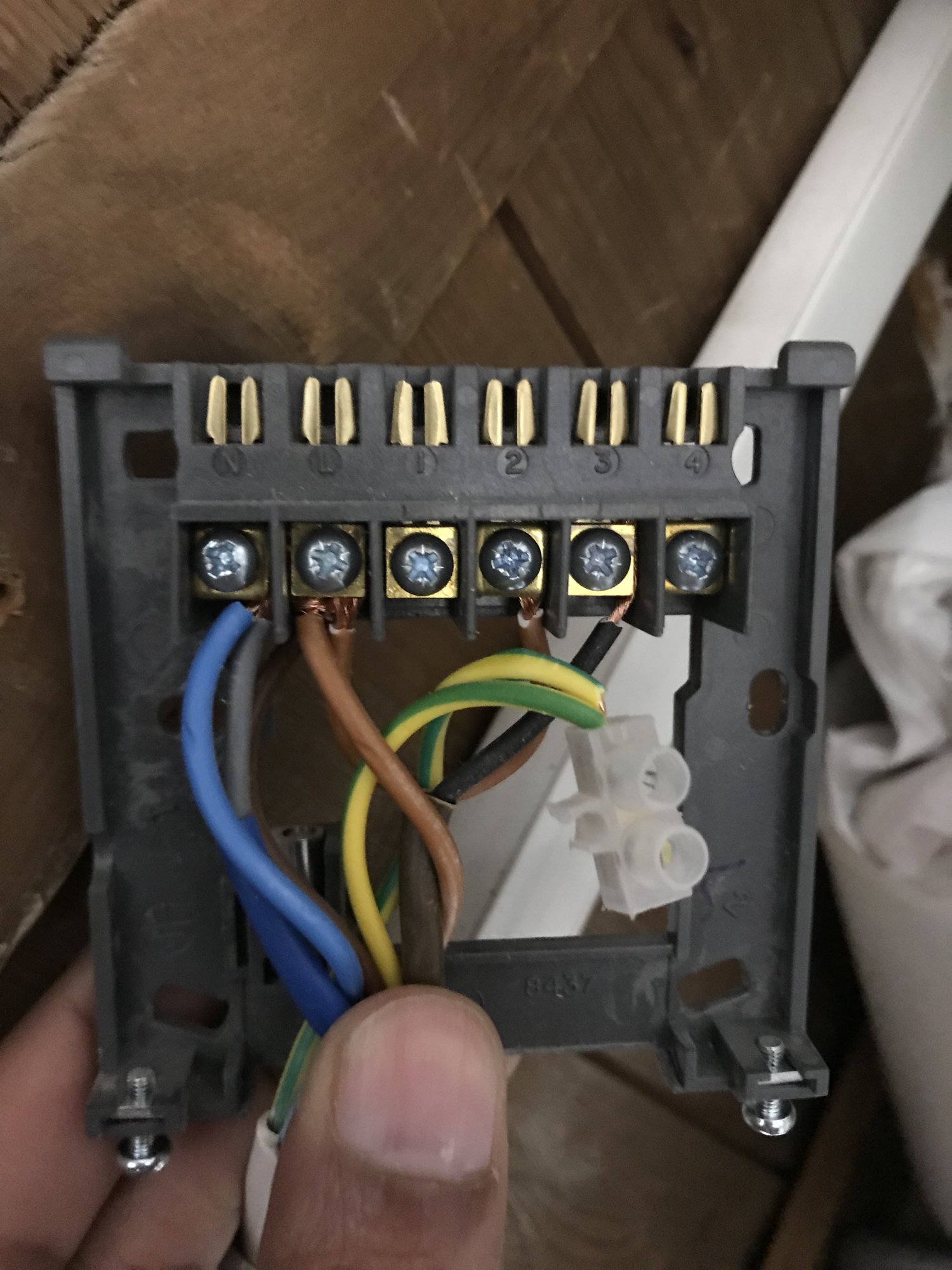 9D5206B5-9611-4C39-9978-5D124415B7F3