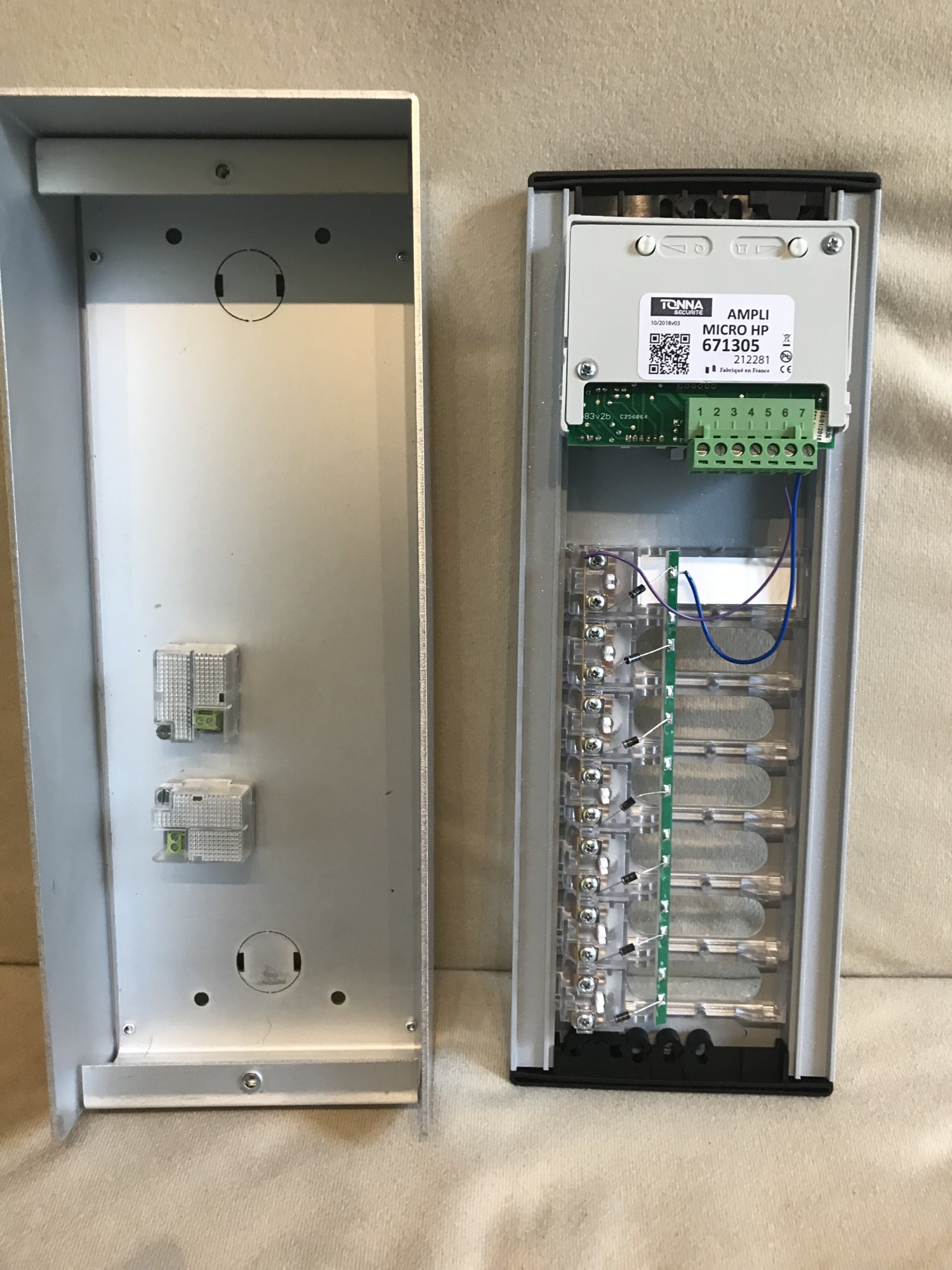 Acet Tonna 2-wire 7-way Backpanel with connector strips & Front Panel with speech module connections