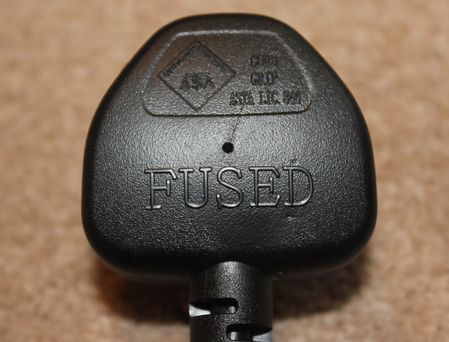 Fused moulded plug to IEC with no replaceable fuse!? DIYnot Forums