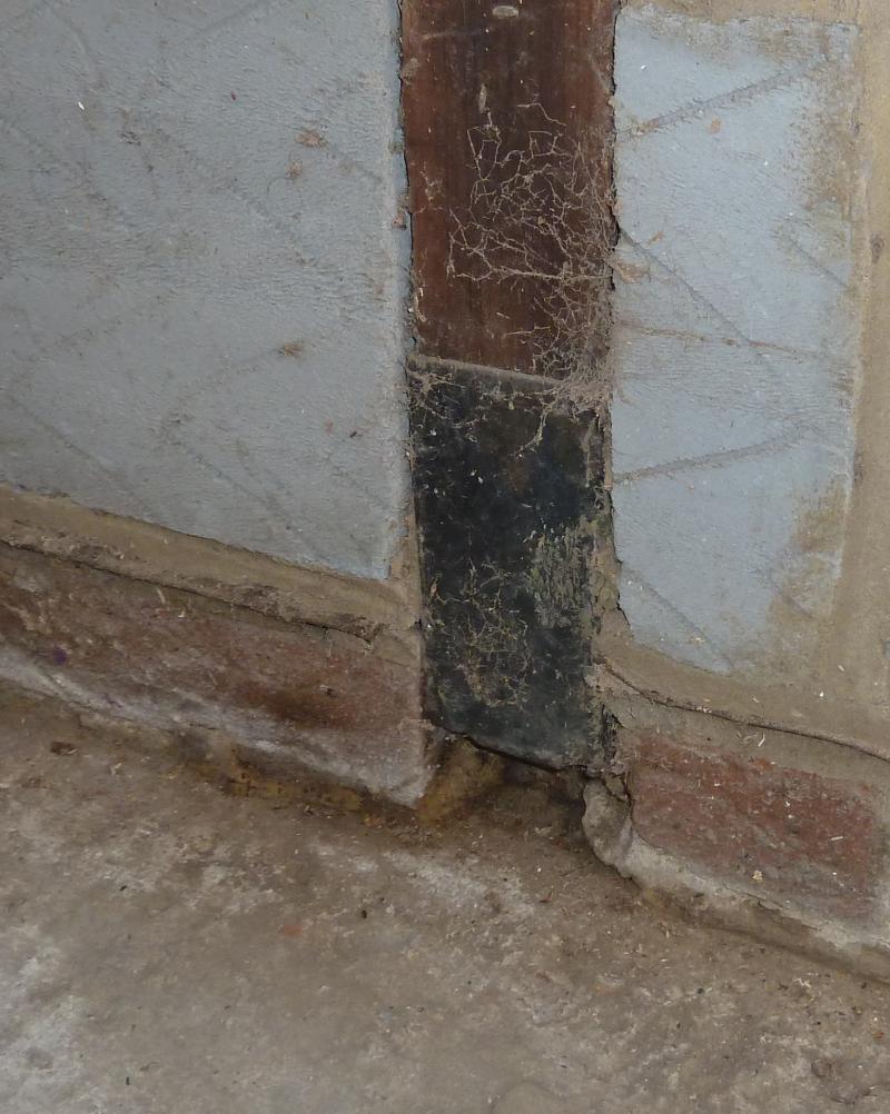 Base of long wall columns