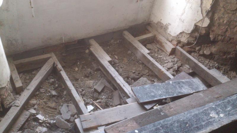 Bay window suspended floor