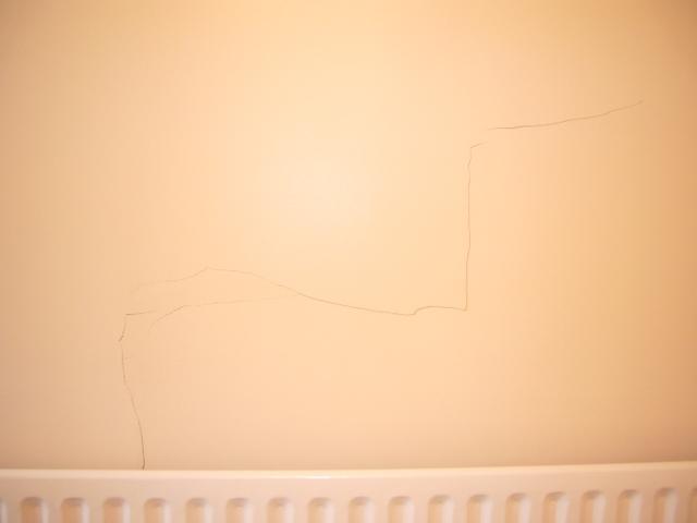 BEDROOM 3 WALL CRACK