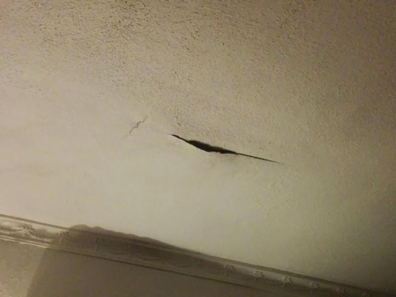 Howto Repair This Wallpaper Falling From Ceiling After Leak