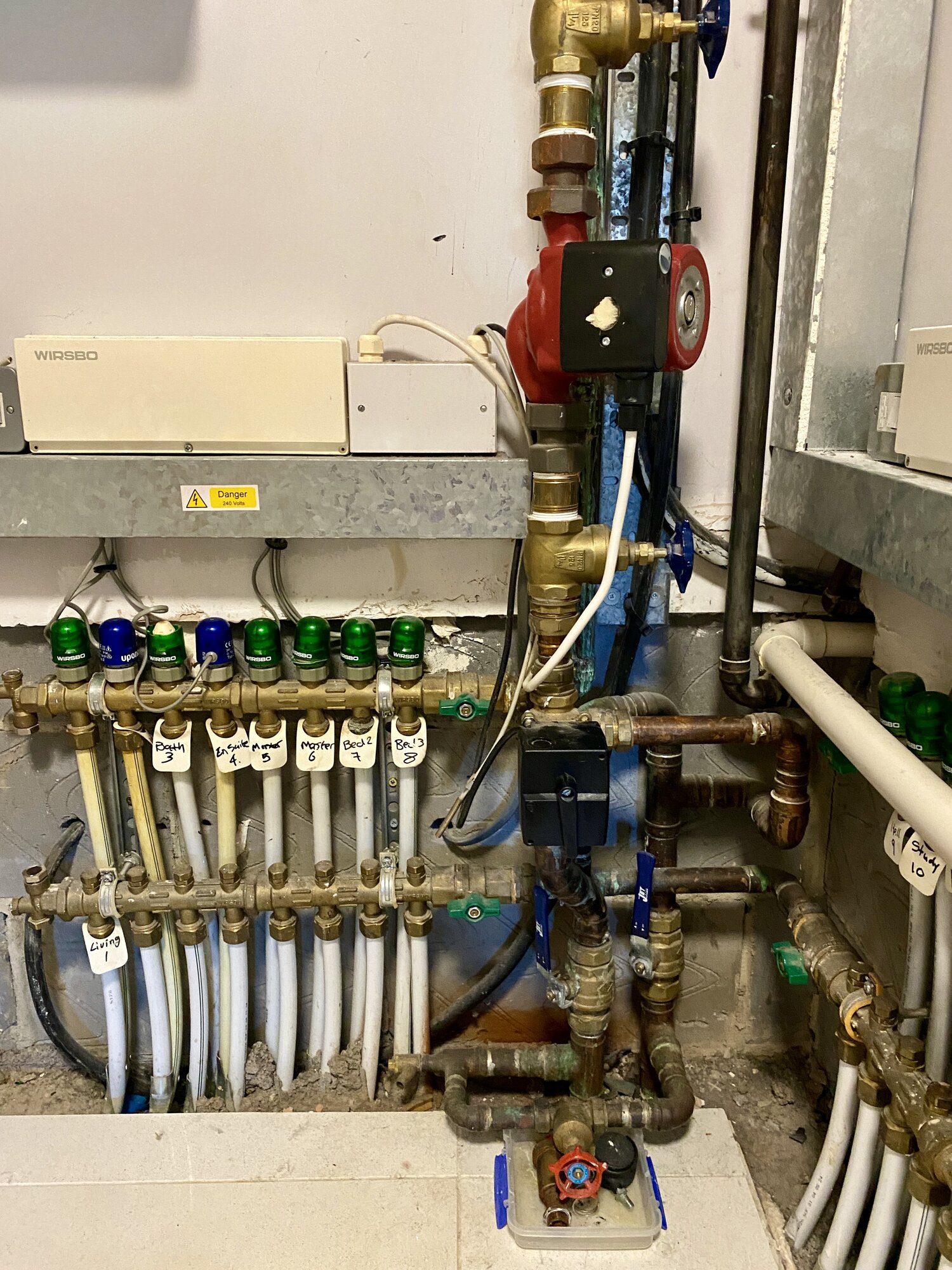 CBCC8E3F-9C7D-4ABA-A23D-ADF397C8E9CE