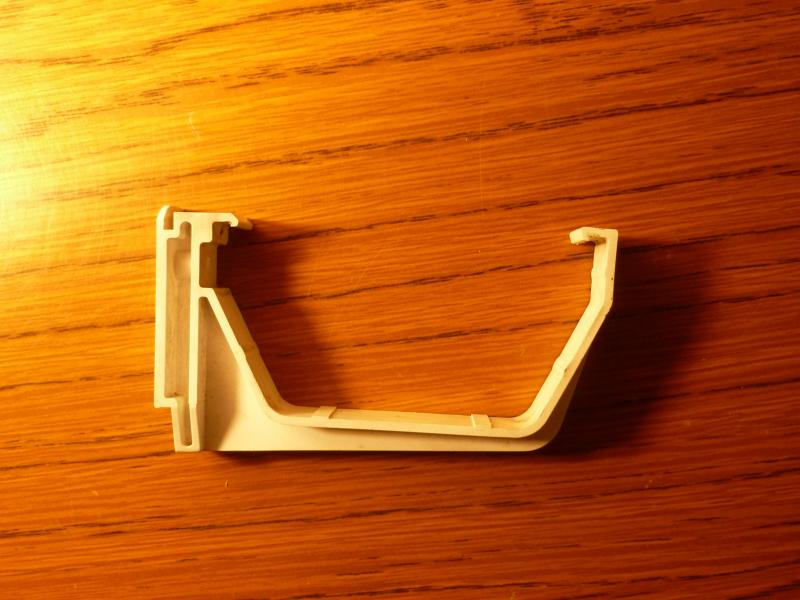 Conservatory guttering bracket