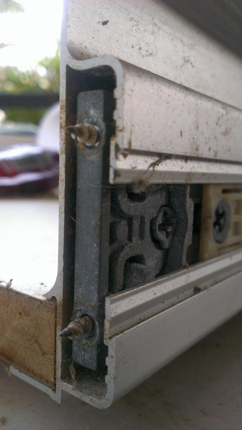 Drawer front holding mechanism, from front