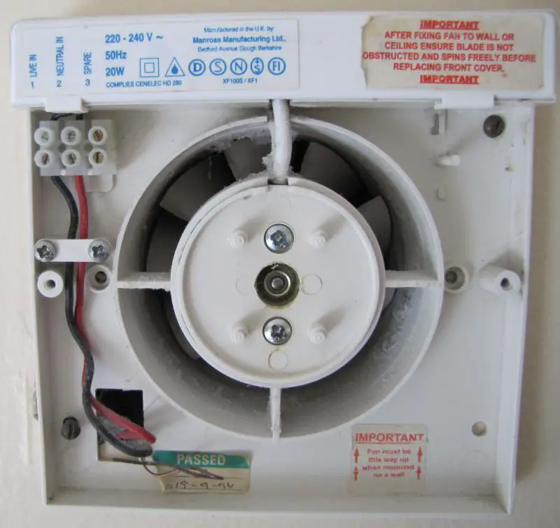 Switched Live Bathroom Extractor Fan Diynot Forums - How To Replace A Manrose Bathroom Extractor Fan