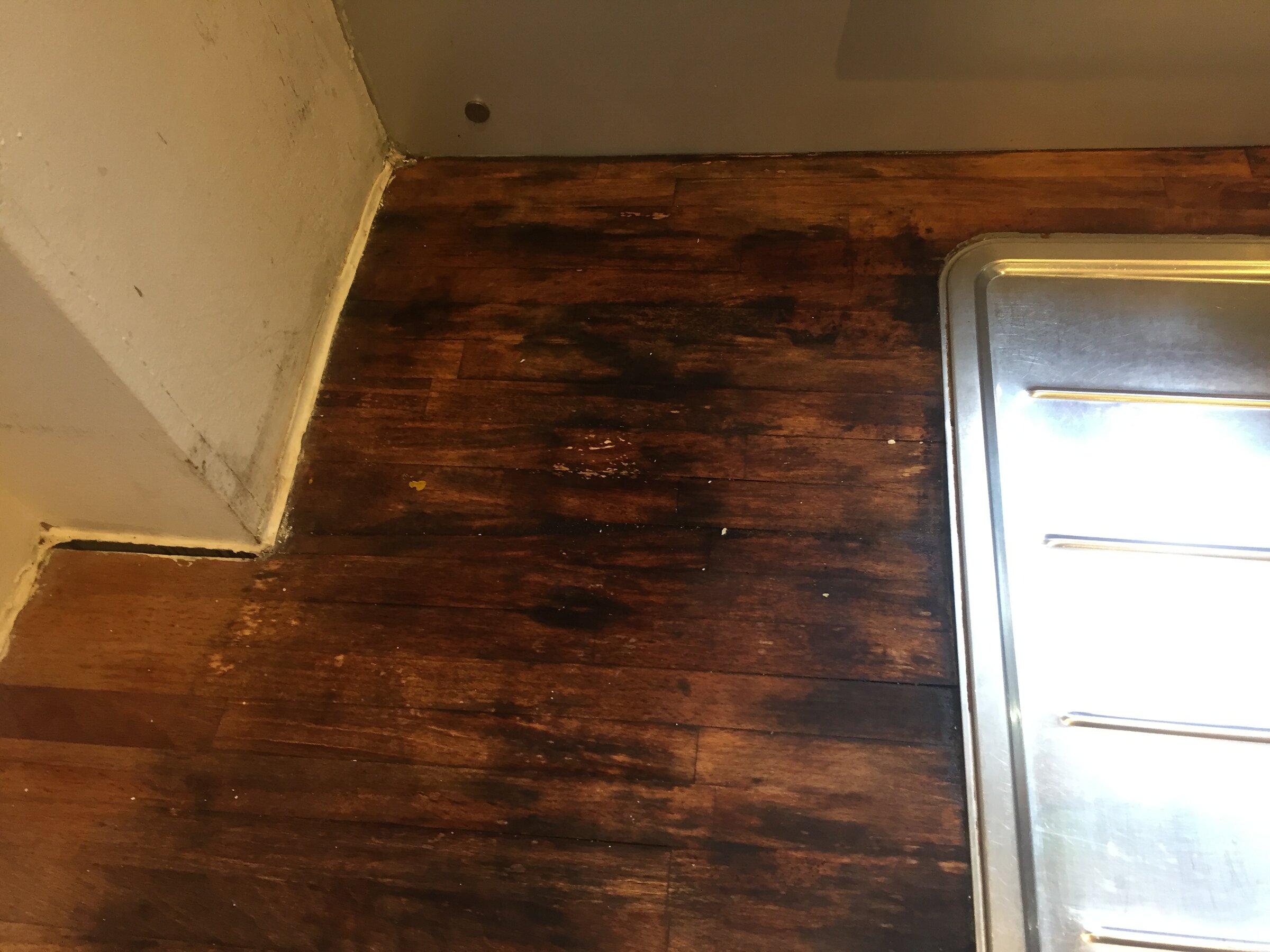 Failure to oil the underside of a solid oak worktop 1