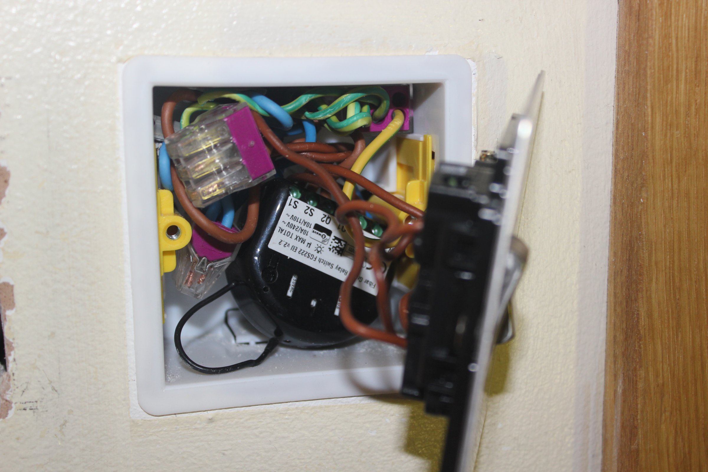 First Fibaro FGS-222 2