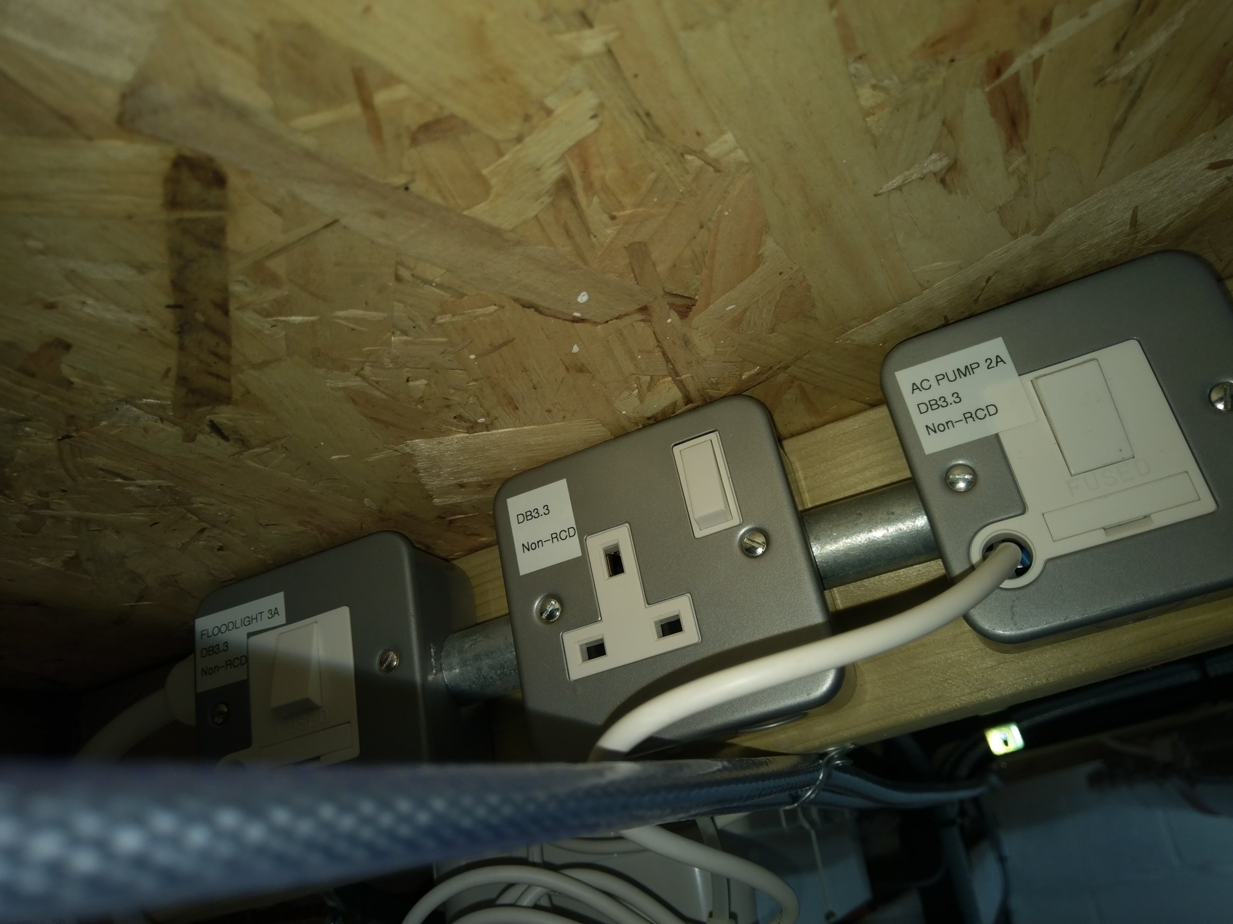 Floodlight and ac pump fcus