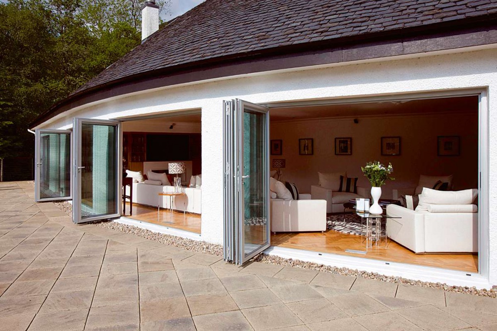 Folding_sliding_Patio_Doors_08_Sunfold-1002x668