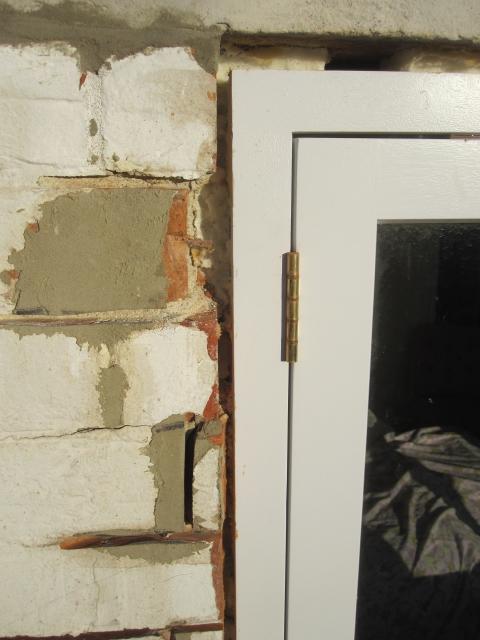 Gaps between frame, lintel & wall LHS