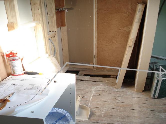 Grey line showing waste direction?