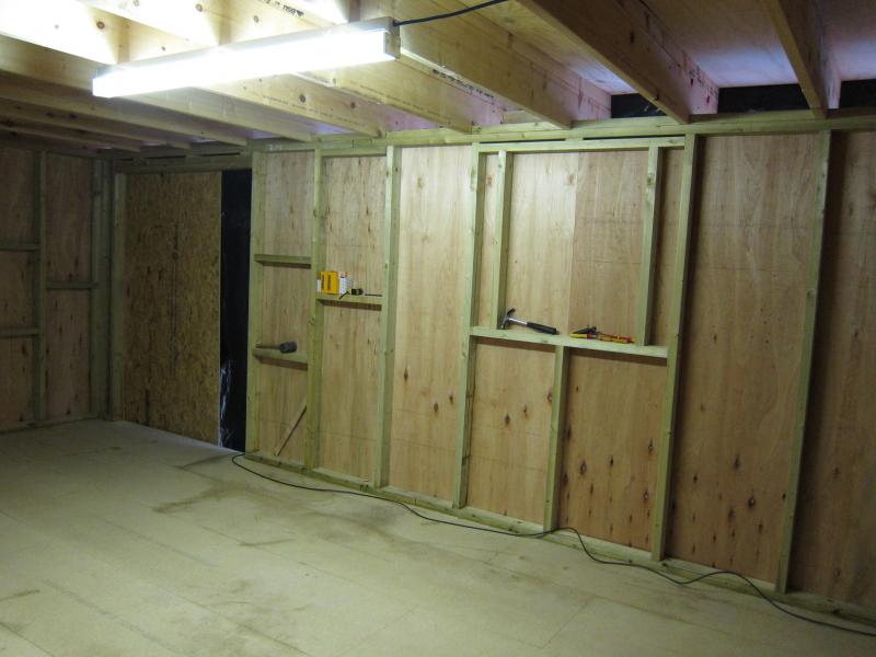 Timber Garden Office Wall noggins or not? DIYnot Forums