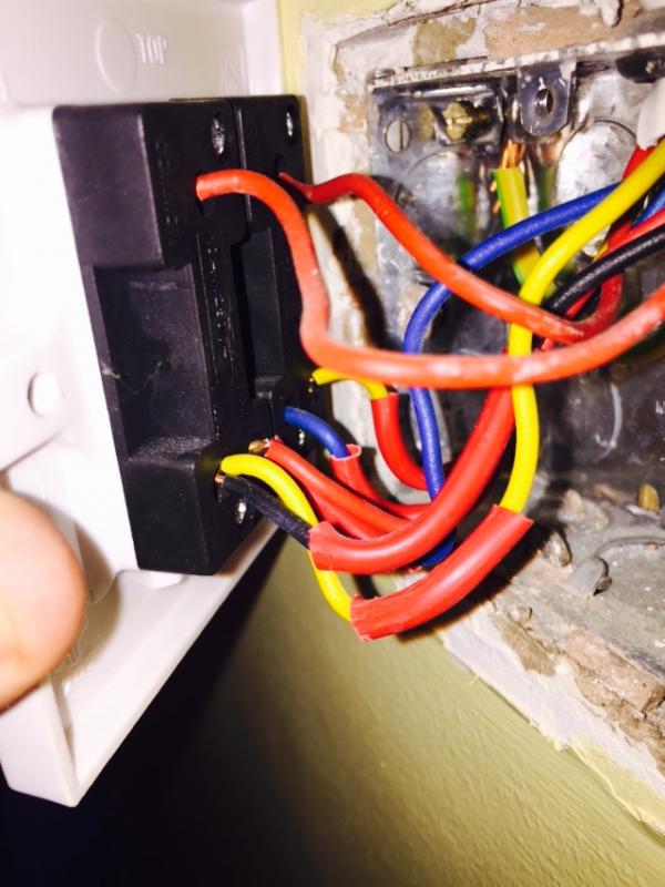 Landing socket wiring