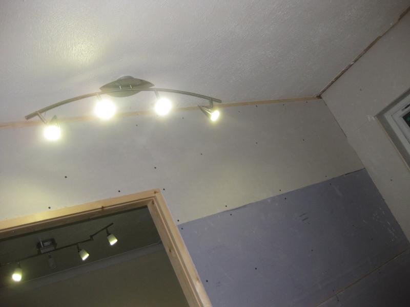 Lights inside the bathroom (to be replaced)