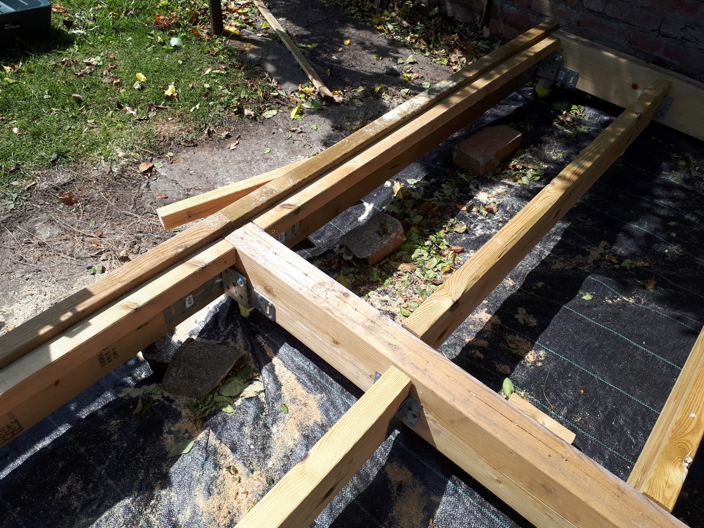 lip for floor edge support