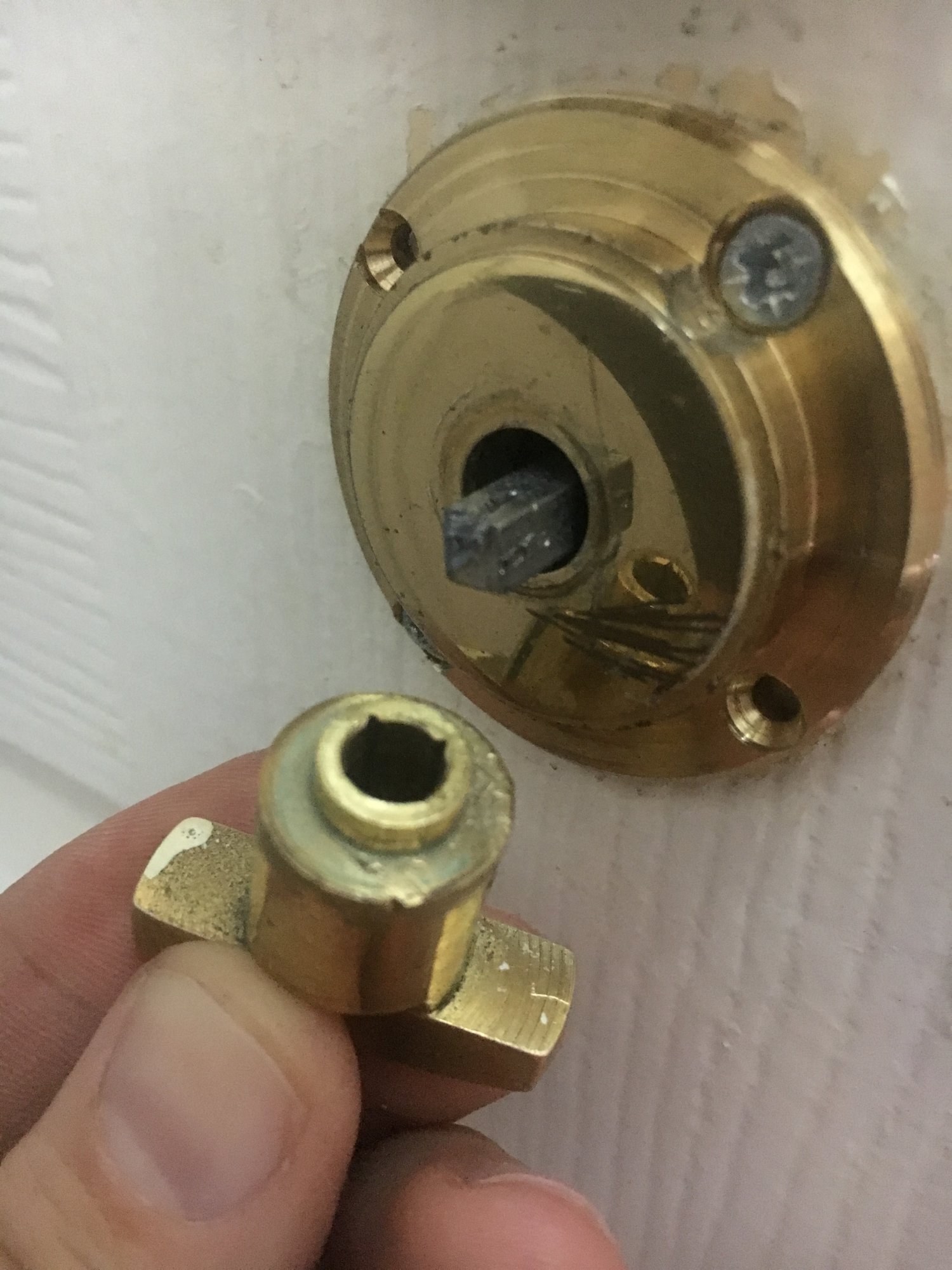 Fitting A New Bathroom Door Lock But I Can t Seem To Fix The Lock rod