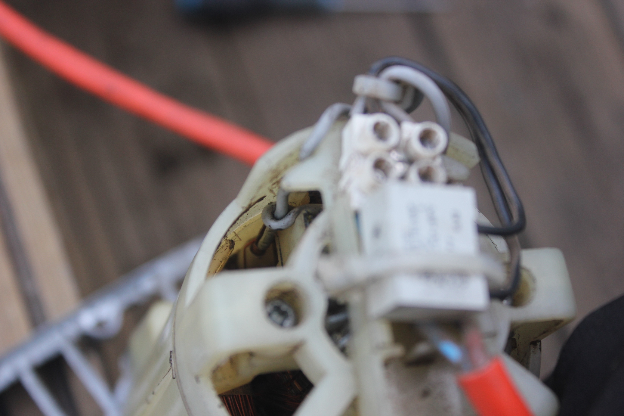 Loose friction fit to motor wingdings 1