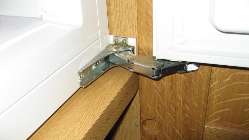 lower hinge