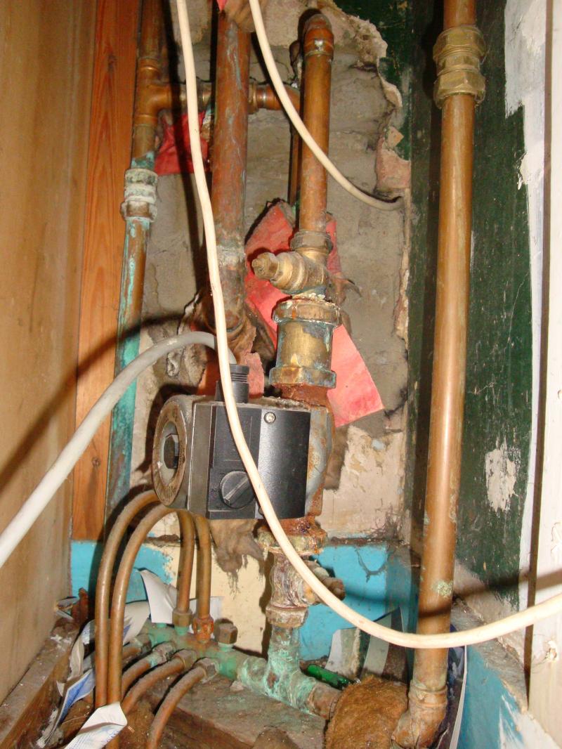 manifold and 4 pipes going to 1st floor