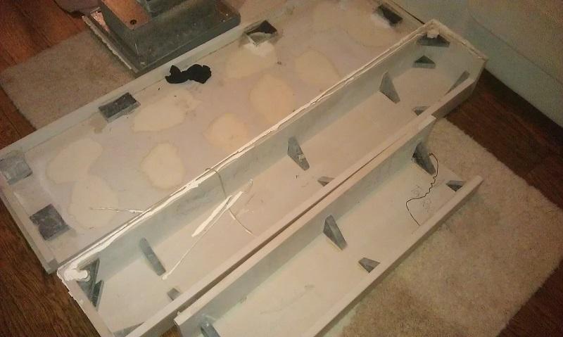 Mantle and one side pillar