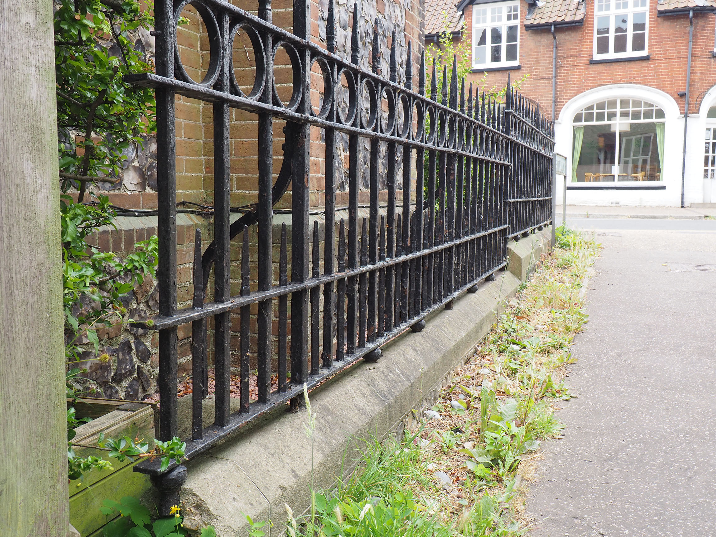 Removal of flaking paint and rust from iron railings DIYnot Forums