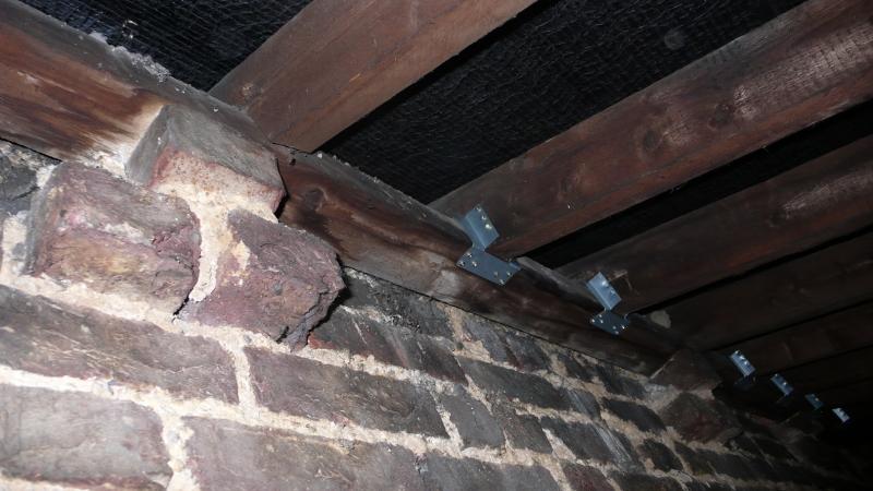 Photo of timber ridge plate