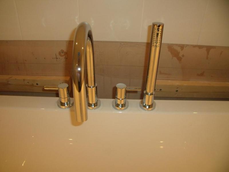 Picture 2 - levers outwards