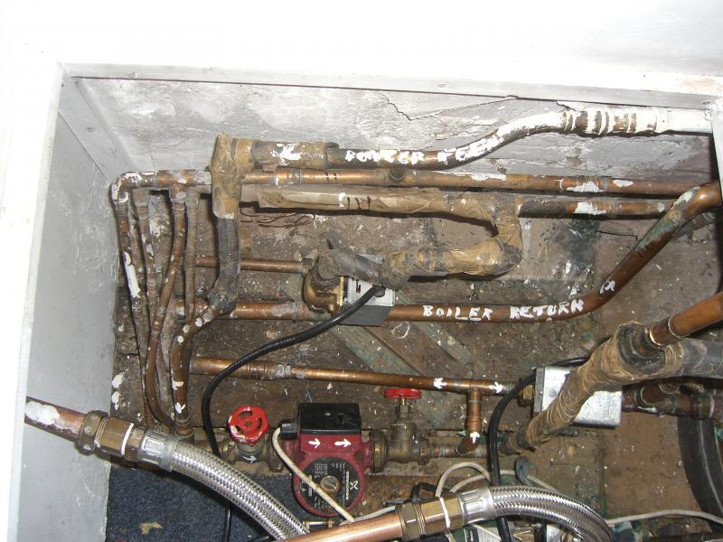 pipe layout in airing cupboard 1