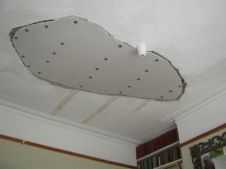 Plasterboard in postion with gap