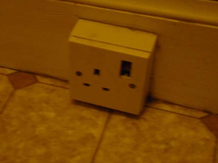 Plug socket "explode" (noise) and main fuse discon DIYnot Forums
