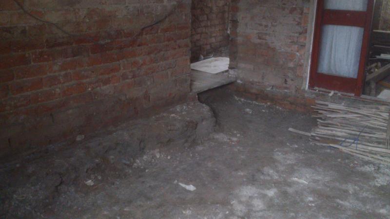 Rear room, view to hall