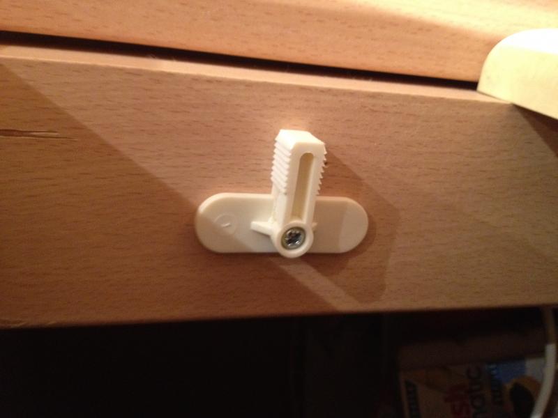 Retaining clip on frame of kitchen cabiner