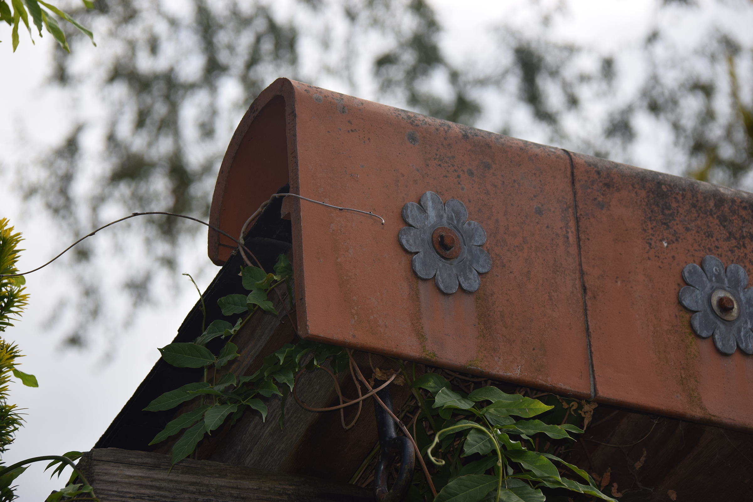 Roof cap tile