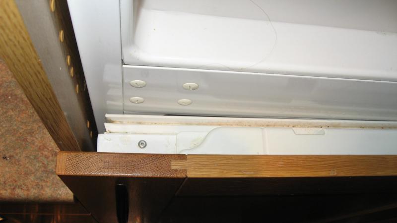 top of door ajar (from above)