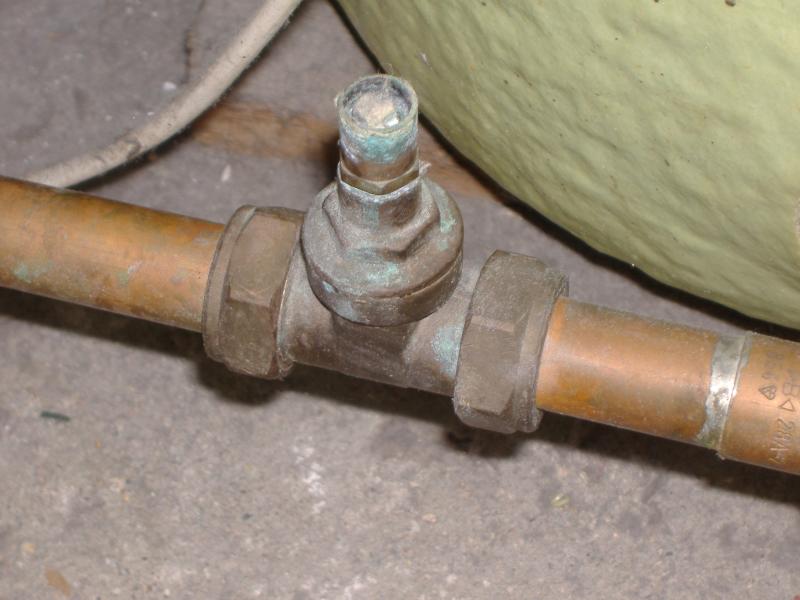 unidentified valve on DHW tank return