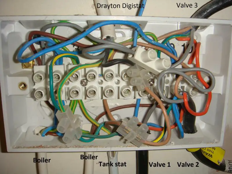 Mega flow heating system, Electrician needed | DIYnot Forums  Megaflo Thermostat Wiring Diagram    DIYnot.com