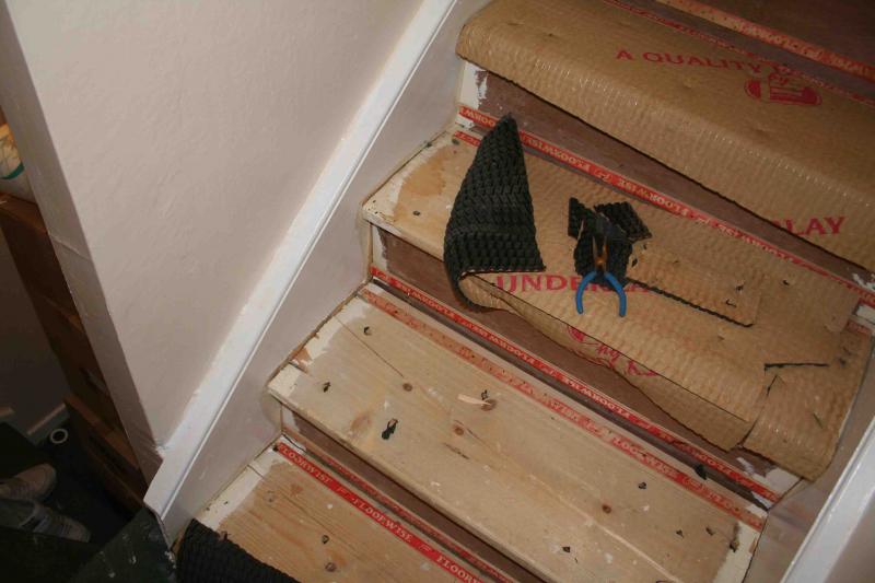 3 broken loft stairs, how to fix? New Pics. DIYnot Forums
