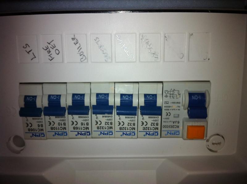 Main electrics switch keeps tripping... DIYnot Forums
