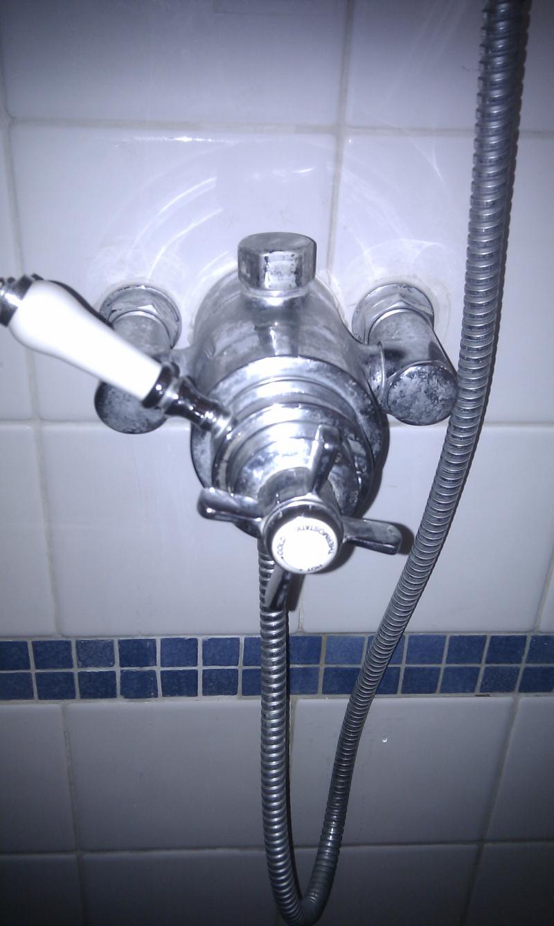 What shower mixer is this? No markings anywhere... DIYnot Forums