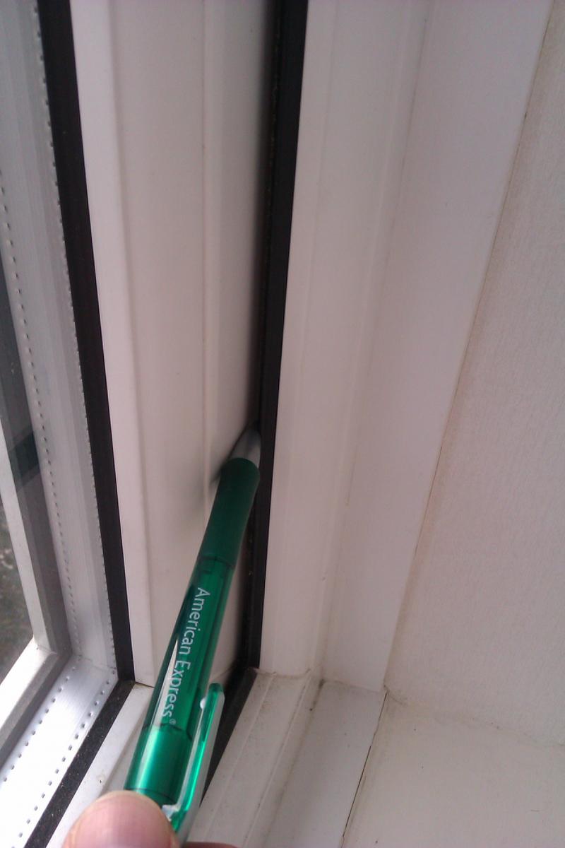 Gap between doubleglazing and frame... DIYnot Forums