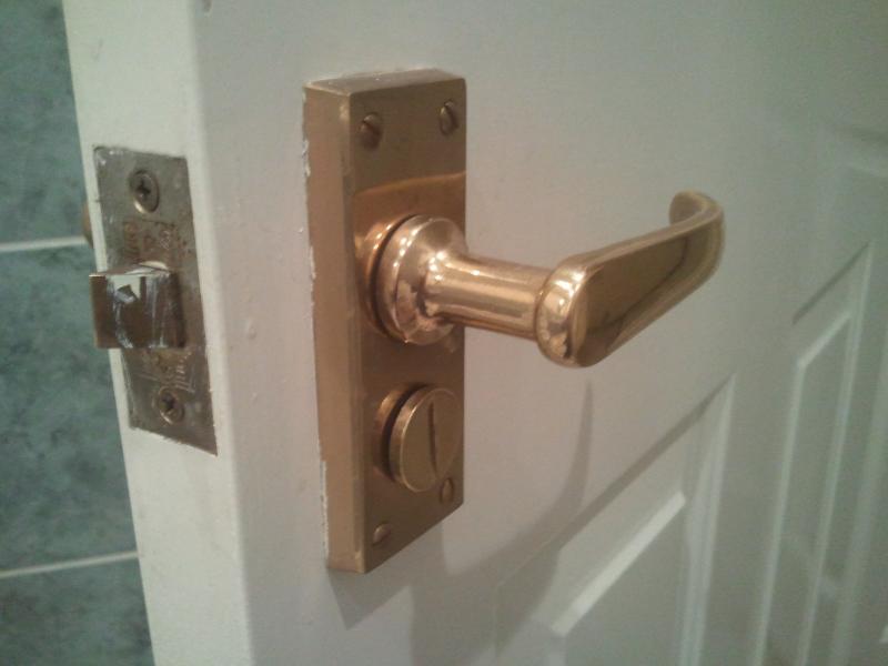 Replacing Locking Bathroom Handles Locks Single Latch Diynot Forums - How To Remove Bathroom Door Lock