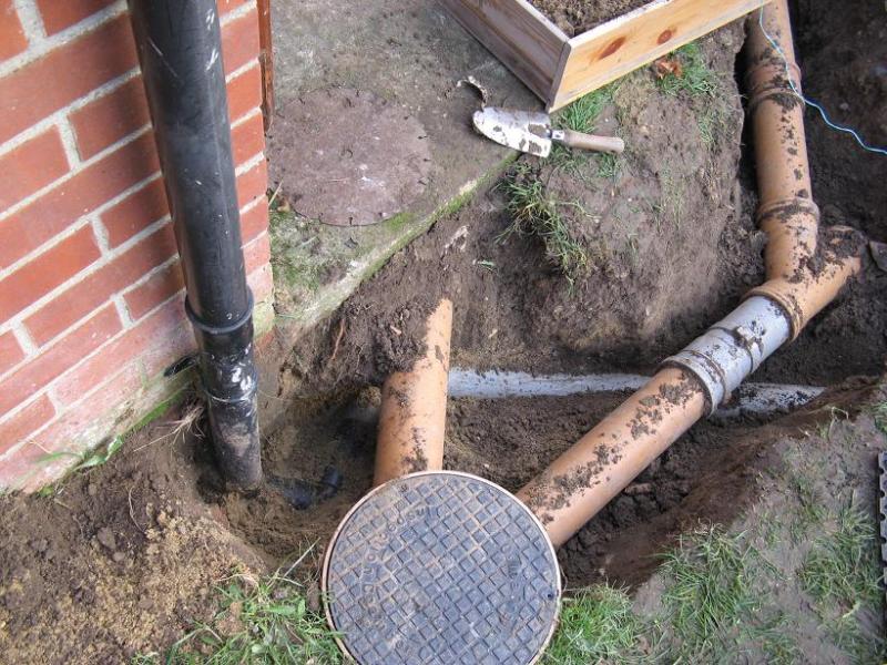 How to seal a hole in an underground rainwater pipe? DIYnot Forums