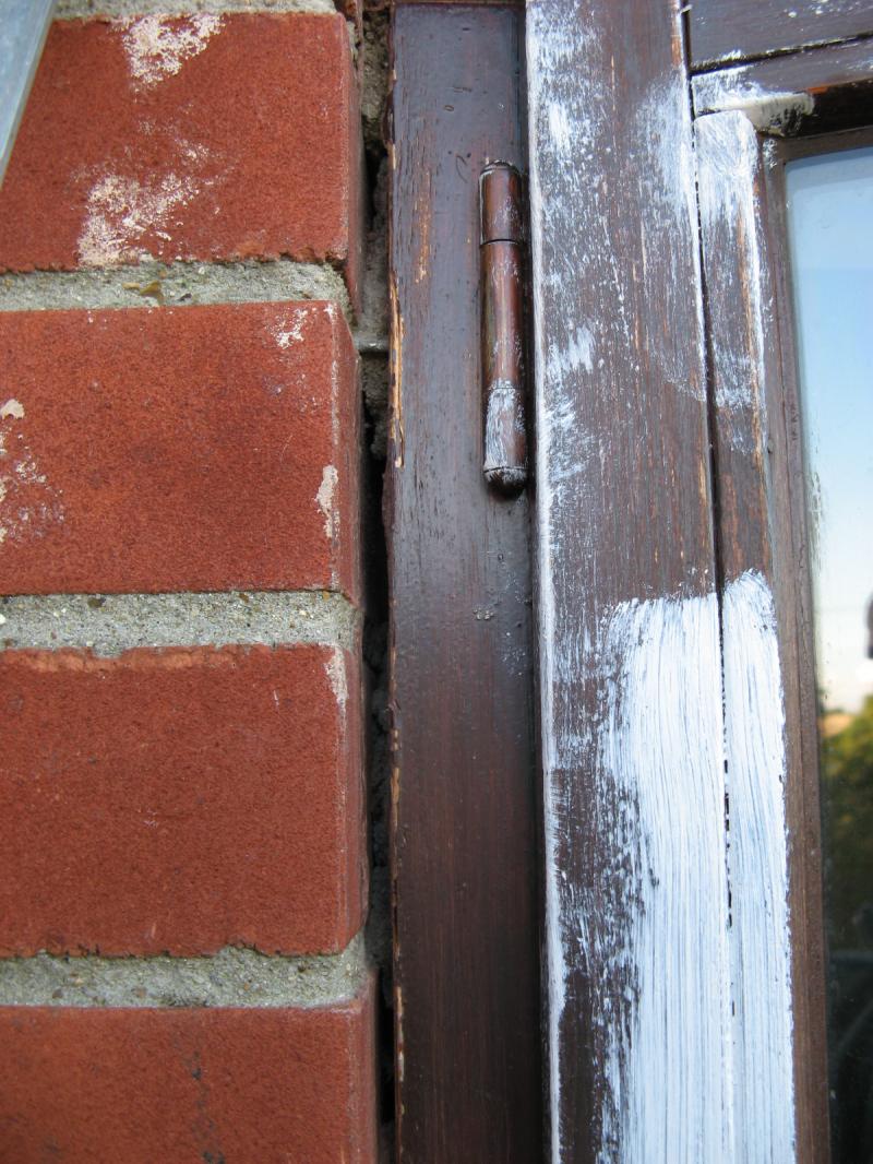 How to fill (and what to use) around window frames? DIYnot Forums