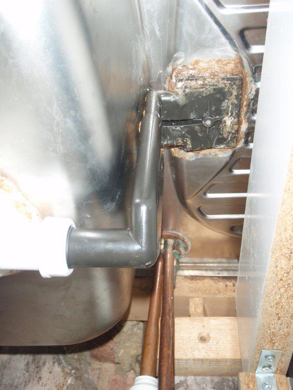 Leaking sink component - replaceable? | DIYnot Forums