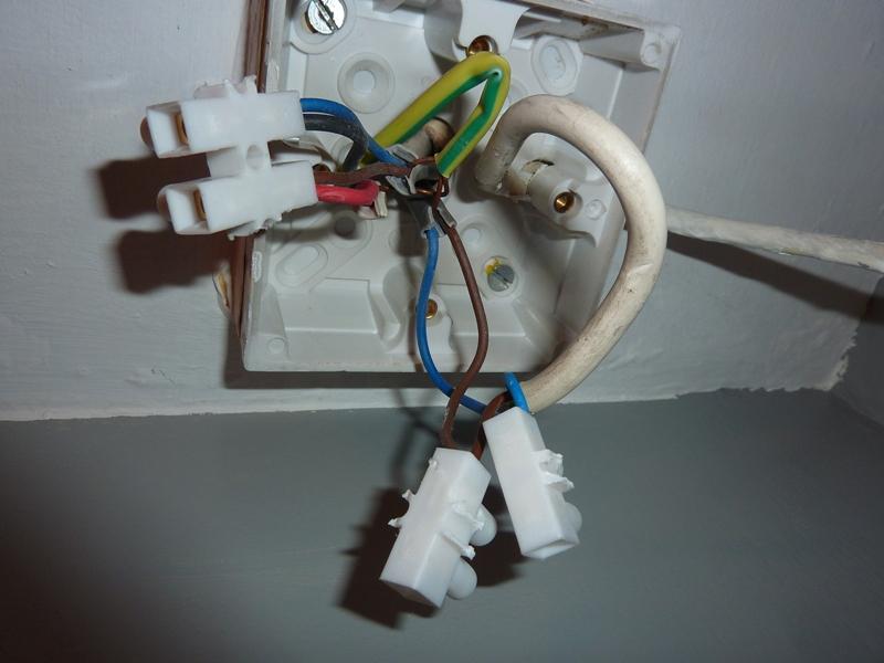 Bathroom Extractor fan wiring issue | DIYnot Forums